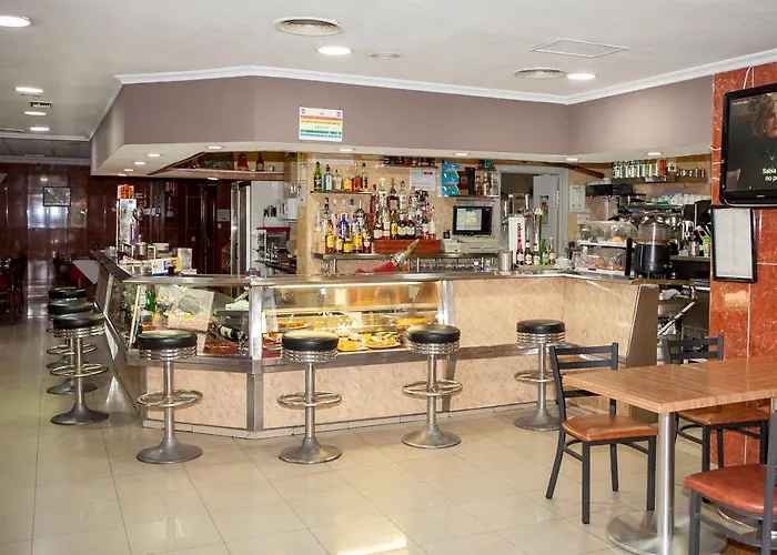 Отель Juan Carlos Торевьиа