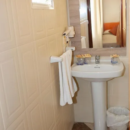 Juan Carlos Szálloda *